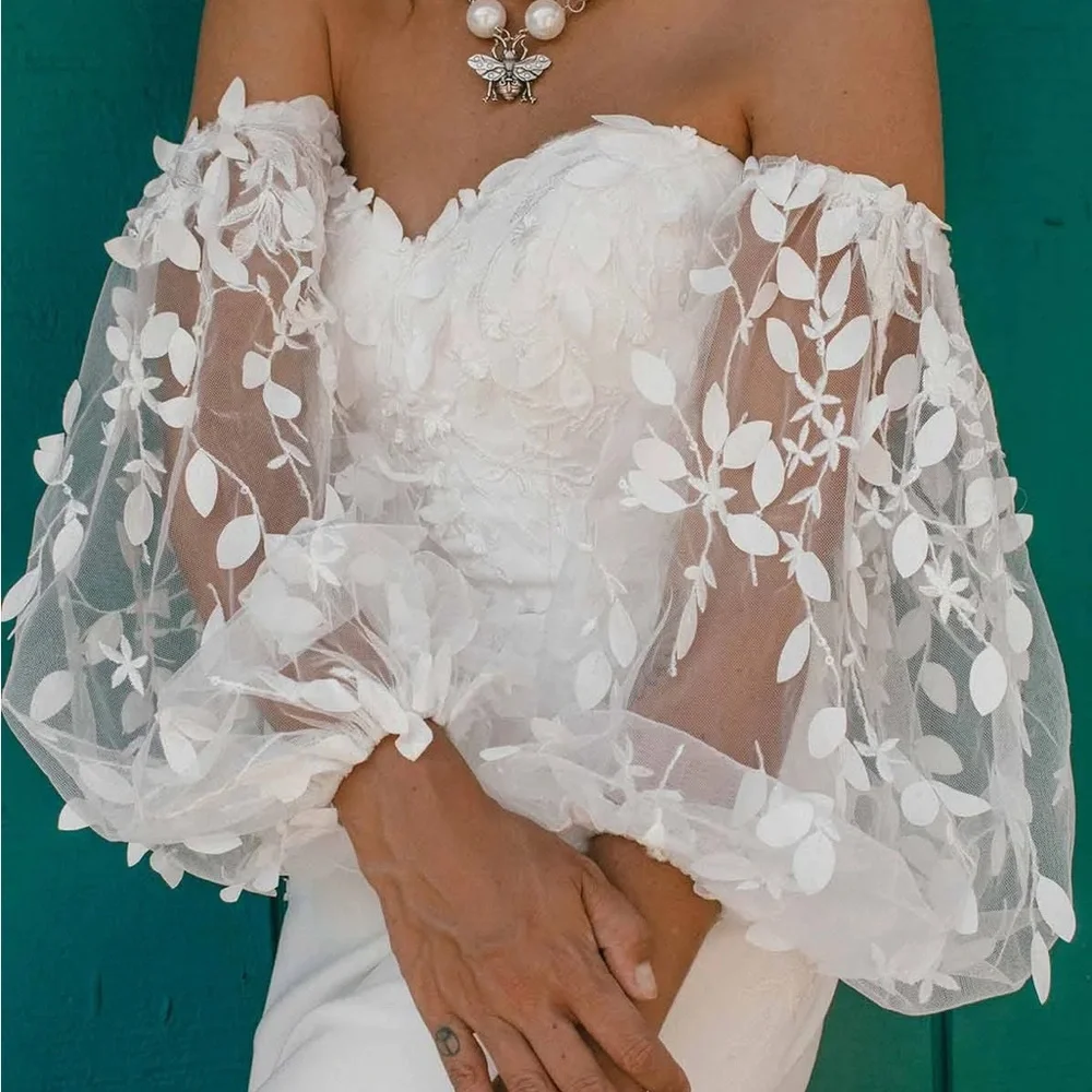 Elegant Strapless Wedding Dress - Picture 7 of 11